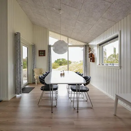 3 Bedroom Pet Friendly Home In Fano